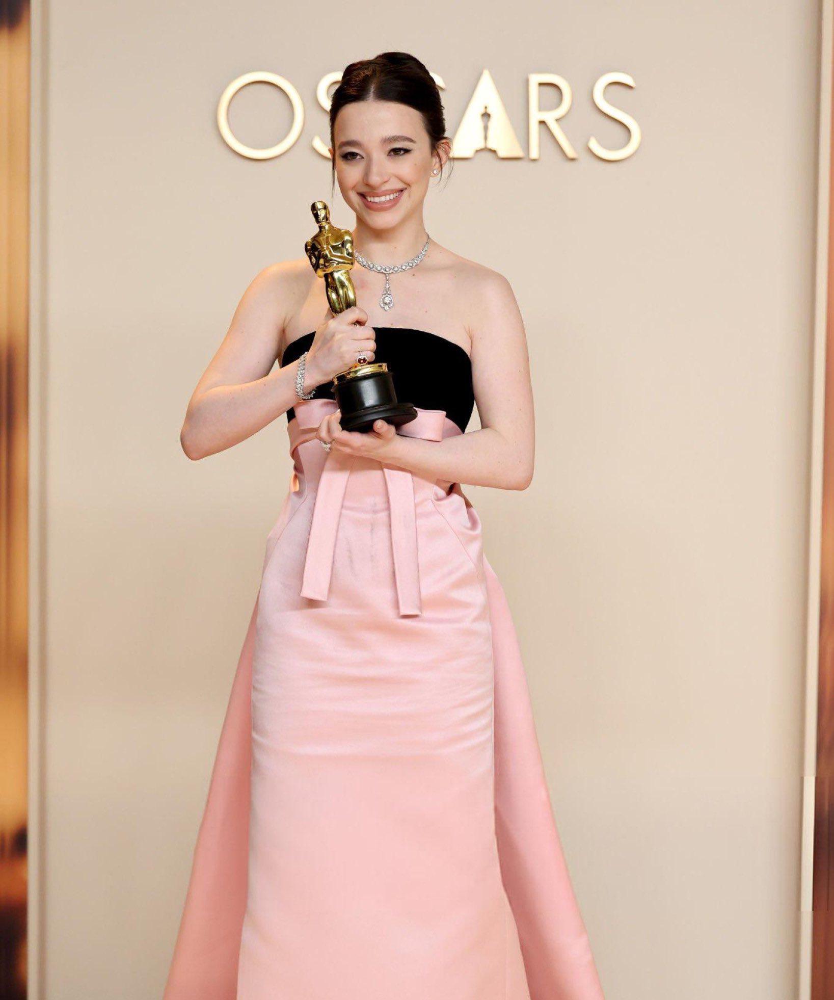 Mikey Madison obtuvo el Oscar a Mejor Actriz por su impactante interpretación de Ani en <i>Anora</i>. Mikey Madison obtuvo el Oscar a Mejor Actriz por su impactante interpretación de Ani en <i>Anora</i>.