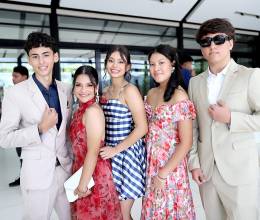 En una luminosa mañana, los seniors 2026 de Mayan School se reunieron para celebrar su esperado Senior Brunch, un encuentro lleno de alegría, nostalgia y unión. El evento tuvo lugar en el restaurante La Cumbre, en un ambiente rodeado de naturaleza, donde los estudiantes lucieron elegantes atuendos y compartieron un desayuno lleno de risas, abrazos y recuerdos. En una luminosa mañana, los seniors 2026 de Mayan School se reunieron para celebrar su esperado Senior Brunch, un encuentro lleno de alegría, nostalgia y unión. El evento tuvo lugar en el restaurante La Cumbre, en un ambiente rodeado de naturaleza, donde los estudiantes lucieron elegantes atuendos y compartieron un desayuno lleno de risas, abrazos y recuerdos.