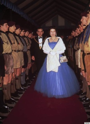 Isabel II celebra cumpleaños estrenando retrato