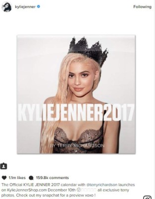 Marcan mal la fecha de cumpleaños de Kylie Jenner en su calendario