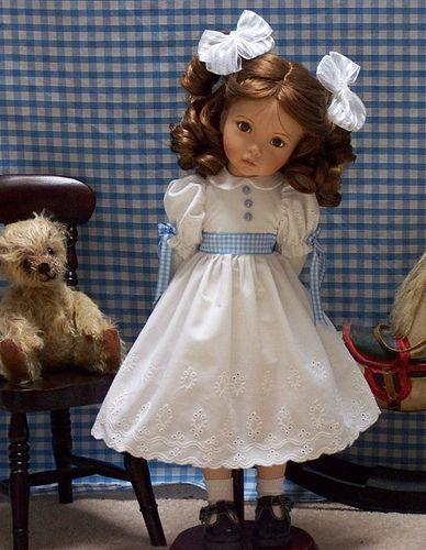 Una colección cápsula inspirada en Hailey, una muñeca de porcelana Una colección cápsula inspirada en Hailey, una muñeca de porcelana