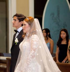 Durante una elegante ceremonia religiosa en la Iglesia Sagrada Familia de la Fundación MHOTIVO, Orlando Merino López y Ruth Michelle Valladares Rápalo unieron sus vidas en sagrado matrimonio. Rodeados de amigos y familiares la pareja celebró el inicio de su nueva vida juntos. Durante una elegante ceremonia religiosa en la Iglesia Sagrada Familia de la Fundación MHOTIVO, Orlando Merino López y Ruth Michelle Valladares Rápalo unieron sus vidas en sagrado matrimonio. Rodeados de amigos y familiares la pareja celebró el inicio de su nueva vida juntos.