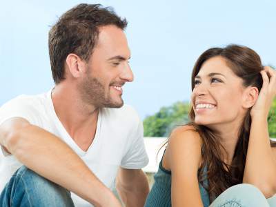 4. Sean amables uno con el otroSiempre sean amables uno con el otro, especialmente cuando están intentando de solucionar los problemas en la relación. Aún cuando estés molestos, no se insulten y no se digan cosas groseras que luego lamentarán. Solo sean amables y tómense el tiempo para decirse cosas agradables, después de todo ambos son la mejor parte del otro 4. Sean amables uno con el otroSiempre sean amables uno con el otro, especialmente cuando están intentando de solucionar los problemas en la relación. Aún cuando estés molestos, no se insulten y no se digan cosas groseras que luego lamentarán. Solo sean amables y tómense el tiempo para decirse cosas agradables, después de todo ambos son la mejor parte del otro