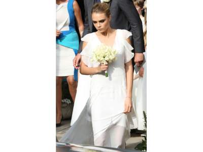 Cara DelevingneLa modelo se vistió con un vestido Chanel en la boda de su hermana en el 2014.