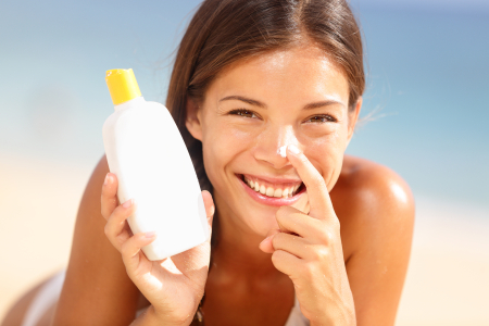 No importa cuál sea tu tipo de piel , protégela contra el sol y el deterioro del medio ambiente con una crema hidratante antioxidante y un filtro SPF.
