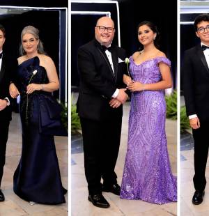 La velada prometía ser mágica, y así fue. Los seniors 2025 de Mayan School celebraron su prom en una noche inolvidable, llena de emociones y elegancia. Acompañados de sus padres, desfilaron hacia el Centro de Convenciones del Hotel Honduras Maya, donde los esperaban luces brillantes, música vibrante y una atmósfera perfecta para cerrar con broche de oro su etapa escolar.