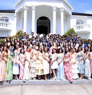 En una cálida mañana los seniors 2026 de la Macris School celebraron su esperado Senior Brunch en Invernaderos del Trigo. Los futuros graduados compartieron una reunión que marcó el inicio de su último año escolar. Los jóvenes disfrutaron de un exquisito desayuno y crearon momentos especiales que guardarán para siempre. En una cálida mañana los seniors 2026 de la Macris School celebraron su esperado Senior Brunch en Invernaderos del Trigo. Los futuros graduados compartieron una reunión que marcó el inicio de su último año escolar. Los jóvenes disfrutaron de un exquisito desayuno y crearon momentos especiales que guardarán para siempre.