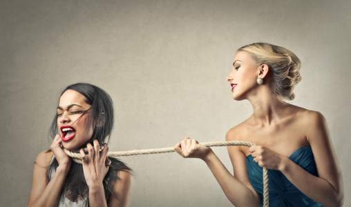 3. El controlador. La gente que controla cree ser el único en saber la mejor manera de hacer todo. Solo aceptan sus ideas y opiniones y nunca las de los demás. No te equivoques, detrás de su fachada de autoridad hay mucha inseguridad. 3. El controlador. La gente que controla cree ser el único en saber la mejor manera de hacer todo. Solo aceptan sus ideas y opiniones y nunca las de los demás. No te equivoques, detrás de su fachada de autoridad hay mucha inseguridad.