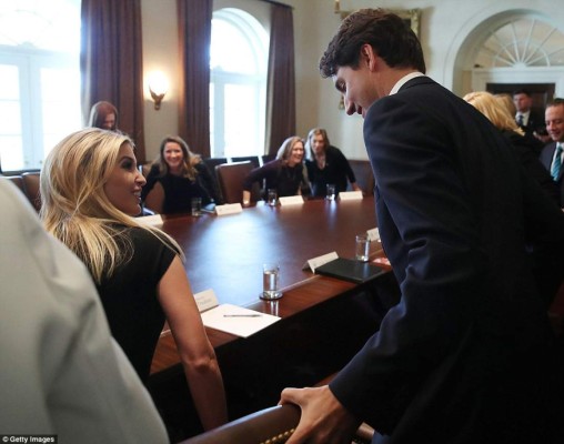 Ivanka asiste en la mesa redonda junto al primer ministro de Canadá