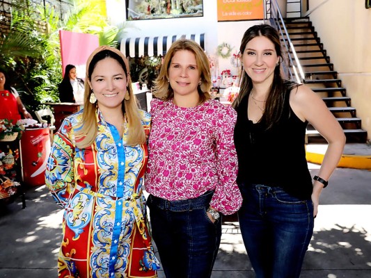 Julia Reyes, Patricia Casanova-Castillo y Karen Ucles.