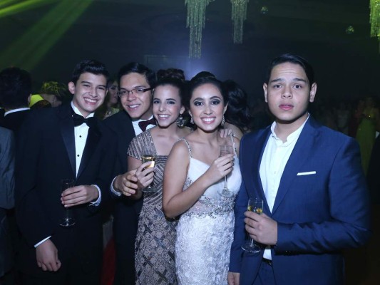 Lisandro Suárez, Eduardo Riedel, Isabella Zacapa, Valeria Argueta y Gianfranco Rieti Lisandro Suárez, Eduardo Riedel, Isabella Zacapa, Valeria Argueta y Gianfranco Rieti
