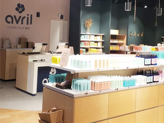 Avril Cosmétiques: Sí, todos los productos de esta marca francesa poseen el sello bio, pero sólo algunos son veganos, en el cual incluyen sombra de ojos, esmaltes, desmaquillantes y cuidados para el cuerpo respetan las normas veganas. Cada vez se compromete más hacia una producción 100% vegana.