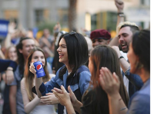 Kendall Jenner se une al Pepsi team