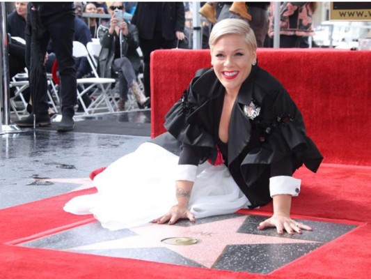 Pink recibió su estrella en el Paseo de la Fama de Hollywood
