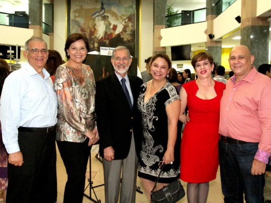 Tony Sansur, Dora Bográn, Marco Rietti, Mariela Gúzman, Marcia Bográn y Rolando Monterroso.