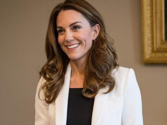 Kate Middleton le rinde homenaje a Lady Di en su retrato