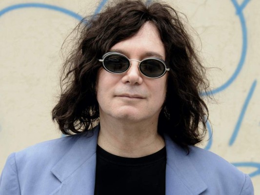 2. Alan MerillEl autor de la famosa canción “I Love Rock ´n´ Roll”, Alan Merill, se ha convertido en una víctima más del Coronavirus. El exintegrante de la banda The Arrows, falleció este domingo 29 de marzo en New York, a los 69 años. La noticia fue confirmada por su hija, Laura Merill, a través de su cuenta de Facebook. 2. Alan MerillEl autor de la famosa canción “I Love Rock ´n´ Roll”, Alan Merill, se ha convertido en una víctima más del Coronavirus. El exintegrante de la banda The Arrows, falleció este domingo 29 de marzo en New York, a los 69 años. La noticia fue confirmada por su hija, Laura Merill, a través de su cuenta de Facebook.