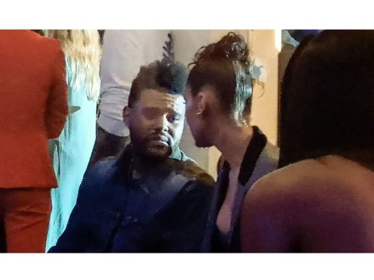 Bella Hadid y The Weeknd fueron vistos besándose en Cannes