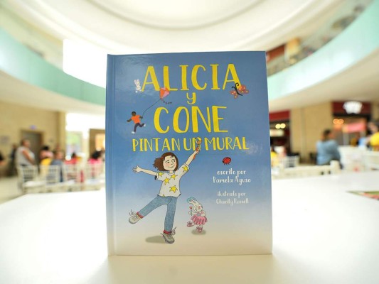 Pamela Ayuso presenta el cuento infantil ''Alicia y Cone Pintan un Mural''  