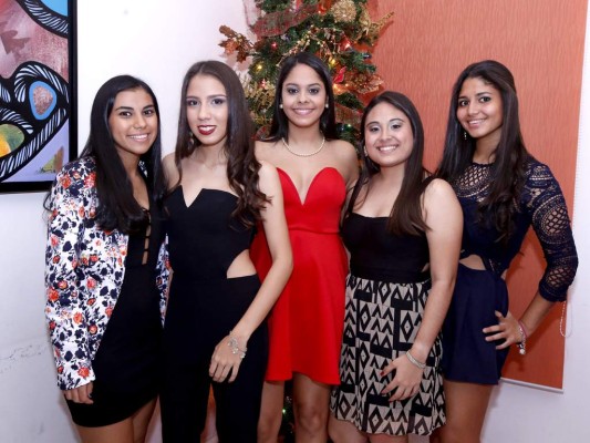 Shadia Montalvan, María Esther Motiño, Victoria Soto, Joanne Glynn y Marisol Guerra.