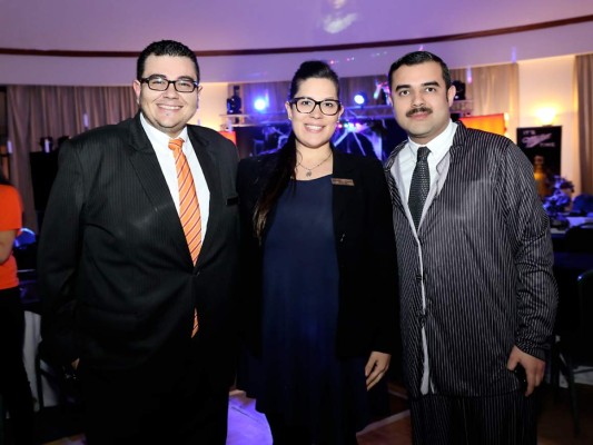 Los ejecutivos del hotel Marriott y BAC Credomatic durante la velada de Halloween (fotos: Hector Hernández)
