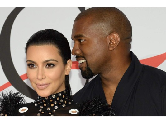 Kim Kardashian tendrá hijo por vientre de alquiler