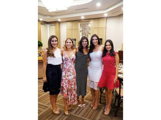 Angela y Ericka Andonie con Ana Ordoñez, Melanie Andonie y Ana Soto. Angela y Ericka Andonie con Ana Ordoñez, Melanie Andonie y Ana Soto.