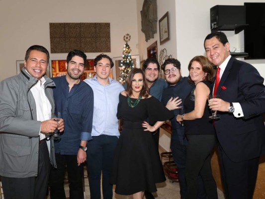 Simón Kafie, Jorge Castillo, Sebastián Montenegro, Blanca Bendeck, Guillermo Castillo, Jurek Jablonicky, Patty Castillo y el embajador Guillermo Gonzalez Arica