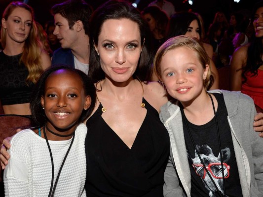 Aparece madre biológica de uno de los hijos de Angelina Jolie