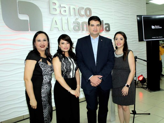 Ejecutivos de Banco Atlántida: Tania Ventura, Danelia Alvarado, Carlos Girón y Gabriela Delgado. Foto:Gerson Alachán