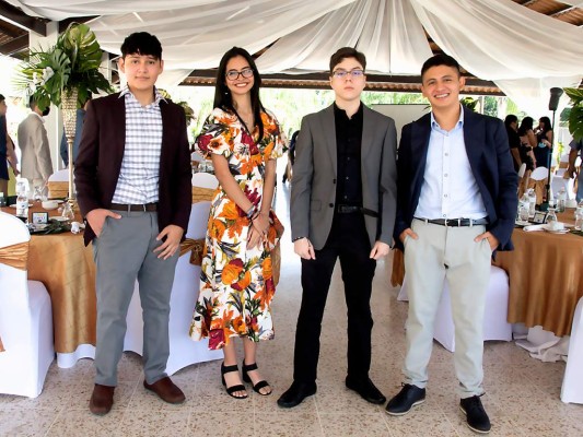 Arnold Solórzano, Marcela Sabillón, Ricardo Rivas y Juan Ríos. Arnold Solórzano, Marcela Sabillón, Ricardo Rivas y Juan Ríos.