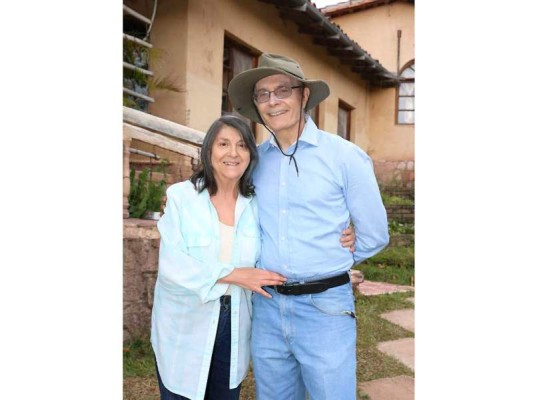 Los esposos Gina y Marco Antonio Sikaffy Los esposos Gina y Marco Antonio Sikaffy