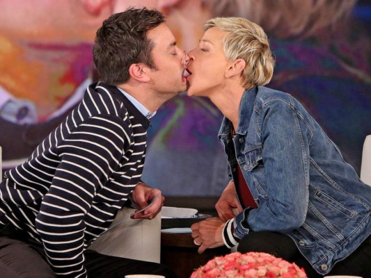 El beso entre Jimmy Fallon y Ellen DeGeneres