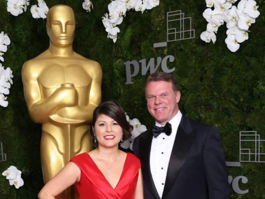 Brian Cullinan y Martha Ruiz pertenecen a Pricewaterhouse desde hace varias décadas trabajando como asesores en la industria del entretenimiento Brian Cullinan y Martha Ruiz pertenecen a Pricewaterhouse desde hace varias décadas trabajando como asesores en la industria del entretenimiento