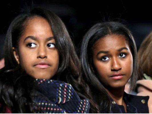 Las hijas de Obama también han sido objeto de críticas y es por eso que las hermanas Bush reiteraron su apoyo para ellas antes y durante la administración de su padre Las hijas de Obama también han sido objeto de críticas y es por eso que las hermanas Bush reiteraron su apoyo para ellas antes y durante la administración de su padre