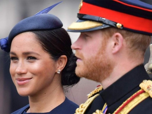 La duquesa de Sussex y su esposo el príncipe Harry reaparecieron en el tradicional 'Trooping de Colour', desfile anual con el que se conmemora el aniversario del monarca británico desde hace más de 250 años