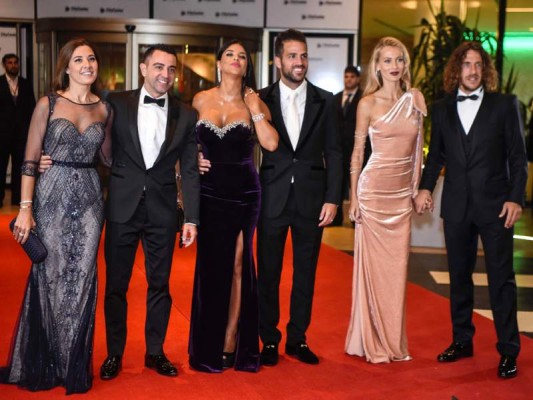 Entre las estrellas del fútbol europeo junto a sus esposas estuvieron presentes: Núria Cunillera, Xavi Hernández, Daniella Seeman, Cesc Fábregas, Vanessa Lorenzo y Carlos Puyol. Entre las estrellas del fútbol europeo junto a sus esposas estuvieron presentes: Núria Cunillera, Xavi Hernández, Daniella Seeman, Cesc Fábregas, Vanessa Lorenzo y Carlos Puyol.