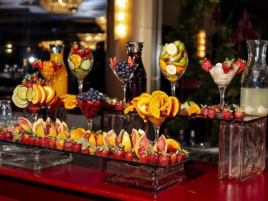Variedad de frutas para las diferentes bebidas que se prepararon esa noche de fiesta.