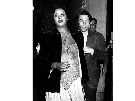 En el amor, Robert de Niro tiene predilección por las mujeres de ascendencia afroamericana. Aquí junto a Diahnne Abbott con quien estuvo casado de 1976 a 1988. En el amor, Robert de Niro tiene predilección por las mujeres de ascendencia afroamericana. Aquí junto a Diahnne Abbott con quien estuvo casado de 1976 a 1988.