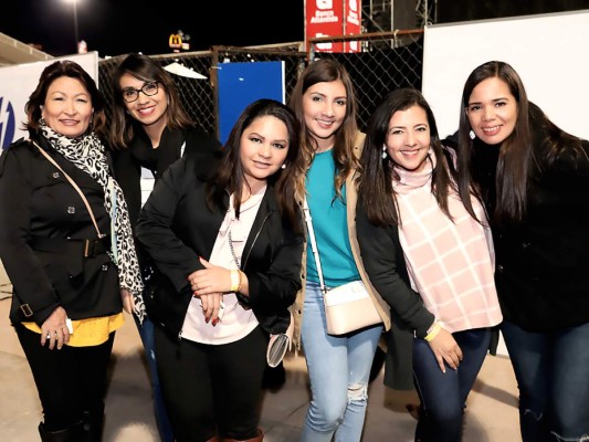 Marcia de Vásquez, Yadira Betanco, Karla Rodríguez, Vilma Flores, Cintia Vásquez y Jessica Sosa (fotografías: Hector Hernández)