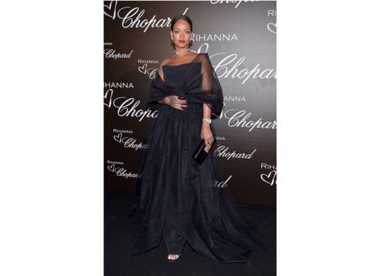 Rihanna luce espectacular en Cannes