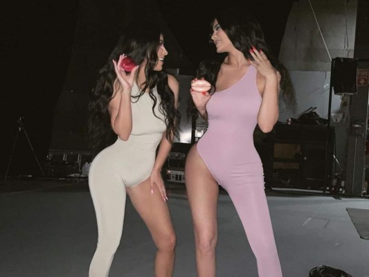 Los looks similares de Kylie Jenner y Kim Kardashian