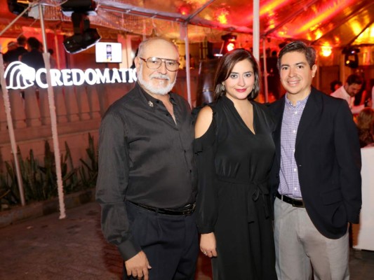 Rojo celebró sus 20 años en el Teatro Manuel Bonilla