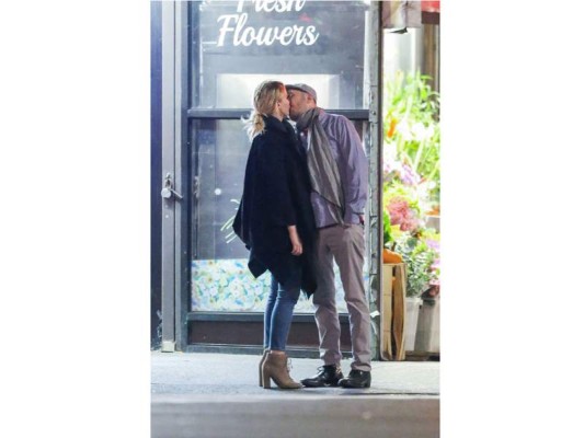 PREMIUM EXCLUSIVE: Jennifer Lawrence and Darren Aronofsky take an evening stroll together in New York City. The 26 year old actress and the film director 47 linked arms and kissed as they strolled the city together after a romantic dinner.Please byline:TheImageDirect.com