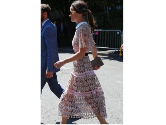 Pippa Middleton sorprende con un elegante vestido en Wimbledon