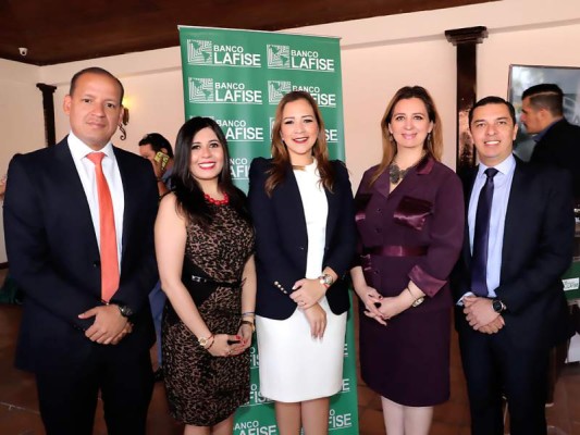 Gilberto Bertrand, Paula Villanueva, Pamela Coello, Ada Matamoros y Alex Amador