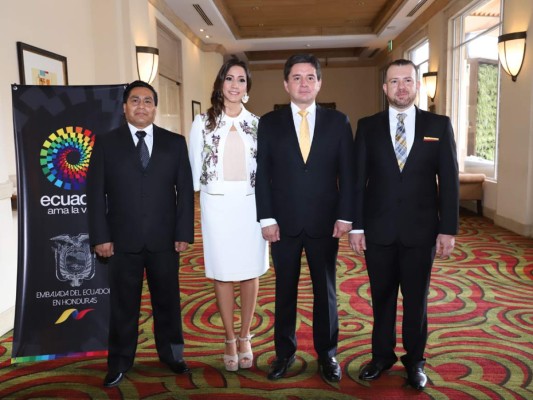 Klever Masaquiza, María José Moreno, Embajador del Ecuador Miguel Vasco Viteri y Paul Daniel Oquist