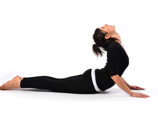 10 postura de yoga para hacer en casa