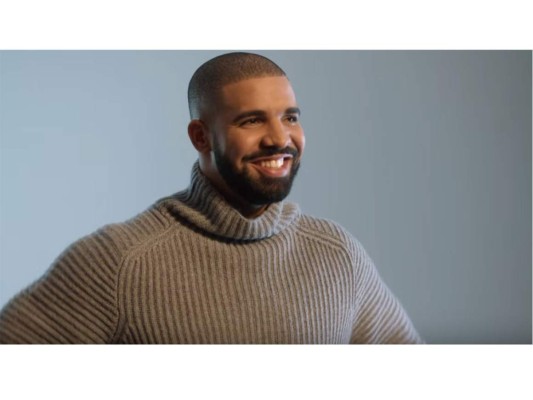 Drake regala dinero en Miami