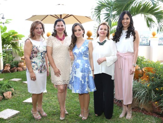 Marisela Avíles, Dinorah Villeda, María José Alvarenga, Ligia Berlioz y María Gabriela Marín (Foto: Héctor Hernández)
